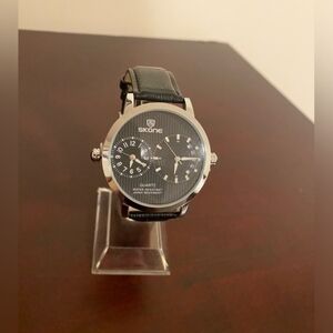 Brand new Dual Time zone Black Skone mens fashion watch
